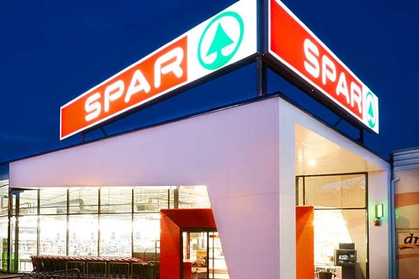 Több mint 1,8 milliárd forintból korszerűsödött négy Spar szupermarket