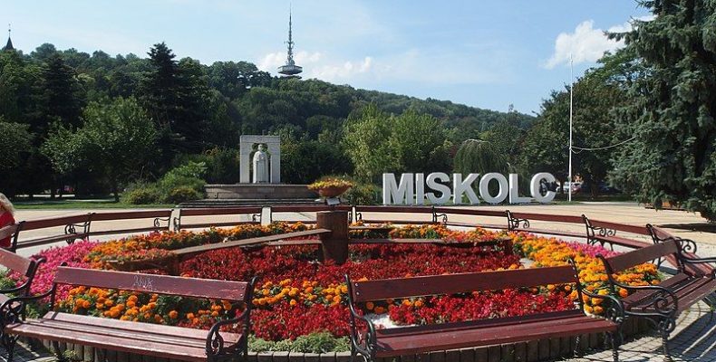 Közúti felüljárót és új turbó körforgalmat osztottak ki Miskolcon